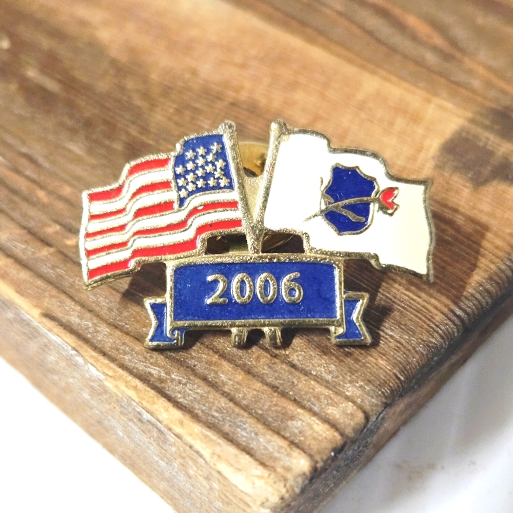2006 Double Flag Pin USA White Flag Blue Crest Badge Red Rose Flower Enamel